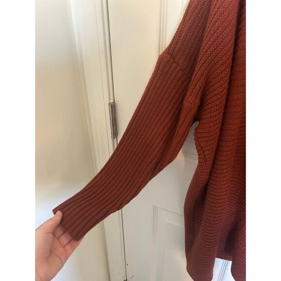 Red Turtle neck Sweater - 1XL - Picture 3 of 4